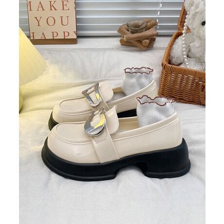 [^:idnzm205a]傫߂ȃ^ڂЂ݊̂5cm̃[t@[Bۂ݂ттfUCK[[Ȉۂ̃fUCByʂȌȂ̂ŕ₷Aig₷ACełBq[5YɂāATCYdlقȂꍇ܂B