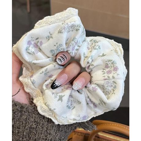 [^:szmdxd7610a]ӂƂ݊͂ oGVVB傫߃TCYł܂ƂߔɃ{[vXA؂₩ȈۂɎdグĂ܂B|Cg[X⃊{AttF~jȃfUCBȕWJŁA̓̋CR[fBl[gɍ킹đIׂ܂BoG̈ߑv킹ȕ͋CŁAfC[gʂȓ܂ŕLB܂Ƃ߂邾łȂAɃANZołĂBÂƏi˔VV́AR[fBl[g̎dグɂ҂łBFREEYɂāATCYdlقȂꍇ܂B