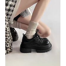 厚底レースアップシューズ