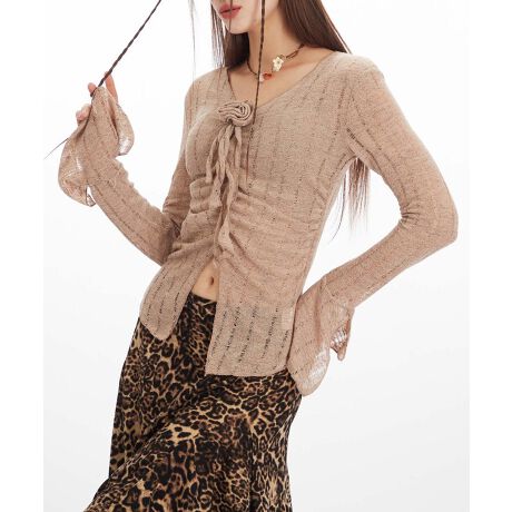 [^:hhy5021a]tgɎ{ꂽV[OfBe[X^CAbv铧fUCgbvXBɂ͎O\ȃRT[WĂA؂₩vXB̃tAfUC炵DȈۂ^AŜɃGKgȕ͋CZꒅłB_炩y₩ȓ҂ݑfނgpBKxȔŔoAȒSńBXgb`A₷Bx[WƃN[ȃubN2FWJBV[I΂񂵂₷J[Ă܂BV[OfBe[A^Cgȃ{gXƂ̑QBXLj[pcyVXJ[gƍ킹ăX^CbVȃX^CɎdグ̂߂łBq[킹΃GKgȈۂɁAtbgV[YŃJWA_ÊBANZT[̓VvȃsAX⃊Oŏiɂ܂Ƃ߂āAobO̓RpNgȃV_[obOIԂƃoXǂdオ܂BS 58 g35 35 ŏ64M 60 g37 36.5 ŏ65