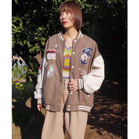 [^:HKGX-6301a]Ò̂悤ȕ͂̃AJWJbW̃X^W_炩ȃE[CNȐn͒gAG蔲Q̓N[PUU[fނŐ؂ւAJWAȂiȈۂɃI[o[TCYVGbgŁAǂȑ̌^̕łbNXĒȂ܂TKhJbyANZgɂȂAꖇŃR[fBl[g̎ɂȂ邱ƊԈႢȂꂩ̋G߂̃C[hX^Cɏd󂷂I[o[TCYVGbg͂łBWK[pcXLj[pcƍ킹X|[cnt@bVAVcfjpcƍ킹80s USAJWAR[fBl[gyɊy߂܂BTVc⃍TAp[J[̏ォHDďd˒ɂĝŁAXg[gR[f̃AE^[ƂĒ񂵂₷\AE^[ƂĊł܂BM:g68 61.5 70 51L:g70 63 71 54XL:g72 65.5 72 56YɂāATCYdlقȂꍇ܂B