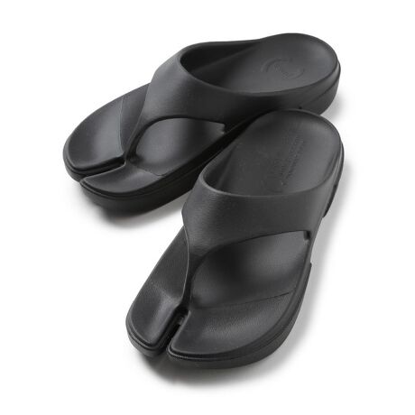 [^ԁFM0152ESH580]y܃bNŖAVõJo[T_z؍V[YuhuPAESv\郂fuFlipflop Basic LinevBܐ悪҂ɕꂽܕ̃bNXAJo[T_ƂĂ̋@\QBXg[gAEghA܂ŁAV[I΂􂷂ꑫłByfUC/fށzw܂ŃNbV̂ƎJ̑fނgpAŜT|[gByEՌɘaEe͐˔݌vŁAs̕SyAɃJo[ʂvX܂B\[ɂ͒悢݂ĂAChpctOX̃{gXƂDBVvȂ王܃X^C̃fUĆAʂ킬Ƃ~j}̒ɁAƎcĂ܂ByPAESz2021NɃX^[g؍̃V[YuhBЊJƎVXeōo}eÁAQ̃NbVƏՌzɗDAsɂ鑫ւ̕Sy郊Jo[T_łByTCYz01F25cm02F26cm03F27cmy[J[iԁzpaes-01ƖẺAPCX}[gtHȂǂ̊ɂAiƉ摜̃J[̌قȂꍇ܂B摜̓Tv̂߁AFTCY̎dlύXɂȂꍇ܂BTCY͕ЋK̍̐ɂċLڂĂ܂A኱̌̍ꍇ܂B