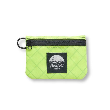 [^ԁFM0153EBG559]yX}[gɂ܂Ƃ߂~jWbv|[`zFLOWFOLDEssentialist~jWbv|[`́A]̃EHbgȏɑprɎgRpNg|[`BJ[h͂ACzAbvȂǂ̏܂Ŏ[łA̕Ki莝^ׂ܂ByfUC/fށzybg{gėpEcoPak?ngpAϐEϋvɗDꂽTXeiuȎdオByʂȂAEghA[XɂΉ^tAYKK?Wbp[̗p邱ƂŊJX[YłB̃J[gāA𐮗̂߁ByfBe[ẑЂTCYȂA25`50̍d݂܂񂾎AAirPodsȂǂ[\BvȃR[i[MA[vtŁAobOL[z_[ɎtA|[`P̂łnhL[łBTCYW11.4~H8.9~D0.5cmAd͂킸13gƌyʐ݌vłByFLOWFOLDzwTXeiuőϋv̂fށxw̍ElZxāwׂĂ̐i AJŐ邱Ɓxuhݗ̊{ƂĂ܂BǂA蒷v_NgƂ~bV̂ƁA iglR~jeB̓퐶コ鍂i̐i葱Ă܂BƖẺAPCX}[gtHȂǂ̊ɂAiƉ摜̃J[̌قȂꍇ܂B摜̓Tv̂߁AFTCY̎dlύXɂȂꍇ܂BTCY͕ЋK̍̐ɂċLڂĂ܂A኱̌̍ꍇ܂B