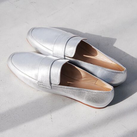 [^:FB-S-3170-]25tĐVyiЉztbgq[ŉKȗSn͂̃[t@[BƃVo[2FWJŁA̓NVJłǂȃR[fɂ킹₷AVo[̓[hȈۂőɃANZgvXBigItBXV[܂ŕL􂵁Ay₩ƃX^CbV𗼗ꑫłByTCYzbF14.5cmq[F1.3cmꕝF7.4cmd(Б)F140g@3cmɂđB܂ŖڈƂĂlByuhЉzt@rIXR[j́A1998NɐݗꂽC^AEtBcFɂ郌fB[XV[YuhB VGbgƗSn˔ACéAC^AV[Y̑㖼ƂȂĂ܂B