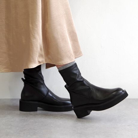 [^:FB-E-MQN-2606]25H~V\tgɁAV[vɁBCXgb`u[c~j}ȃfUCɁAs^bƃtBbg_炩ȃXgb`U[BFABIO RUSCONI炵iƗSn̗ǂ𗼗AH~̃}XgȈꑫBɂقǂ悭肪r蒷Ă邤A߂̃\[ň芴B~hȂ̂ŃXJ[gɂpcɂoX悭킹Ag炨oR[f܂ŕL􂵂܂Bs[XXJ[gŔrVGbgɃ^CgXJ[gjbgsɍ킹āAƂoBq[u[c₷Ai悭dオ܂BChpc⃍OR[gƂD{[̂{gXƍ킹ĂAV[vȈۂɁBfjłƔvXXfjCđX^COKBubNR[fɍ킹Έw[hɁB߃|CgE_炩ȃXgb`fށ~{vRrAbp[Eɉאg̃VGbgŔrʁE芴߃\[ŕ₷ẼpCsODEC^AȂł͂̐ꂽfUCBbF14.0cmF15.0cmF19.0cmq[F5.0cmꕝF10.5cmdʁiБjF400g37C`ɂđByuhЉzt@rIXR[j́A1998NɐݗꂽC^AEtBcFɂ郌fB[XV[YuhB VGbgƗSn˔ACéAC^AV[Y̑㖼ƂȂĂ܂B