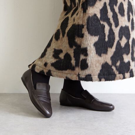 [^:FB-F-3170-NAP]25H~VyVv̋ɂ݁BɊY㎿[t@[ztBcF̃V[YuhuFABIO RUSCONIvA~j}ȔۗU[[t@[oB]vȑȂfUĆAiƎp˔l̑ɂ҂B炩A̗ǂ㎿U[gpĂAтɓł܂BAbp[ƃCjO܏ɖD킹u{l[[@v̗pBCŜȂ₩ɕԂA̓ɎRɃtBbgB܂ŃXbp̂悤ɂ炩ȗSnŁAԕĂɂꑫłB{l[[@̓Eɋzt悤ȃtBbg܏\ɂAŜ_炩ݍނ悤Ȑ݌vɂȂĂA܂ŃXbp̂悤ȐSn悳܂BE Q̕Ԃ̗ǂgpȂ߁ACꂪɂȂ₩B̓ɂǏ]邽߁A₷AԗĂɂ̂łBEEl̎dC^A`Z@̍HƂōsKv邽߁AʐYɂ͌AEl̋Zp鍂@ƂĒmĂ܂B ItBXX^CɃe[p[hpc~Vcɍ킹āAꂽʋ΃X^CɁBWPbgvX΁AƊ̂ۂɂ܂Ƃ܂܂B  JWAR[fɃfj⃏Chpcɂƍ킹āBtȕɂ悢ْ^Ă閜\[t@[łB tF~jX^CɂVcsjbgsɍ킹āA߂X^C߁BtH̓J[\bNXŗVѐSvXByTCYzbF14.5cmq[F0.8cmꕝF7.4cmd(Б)F170g37C`ɂđBƎ̕@ɂ̐Ă܂AiɂČ덷ꍇ܂ByuhЉzt@rIXR[j́A1998NɐݗꂽC^AEtBcFɂ郌fB[XV[YuhB VGbgƗSn˔ACéAC^AV[Y̑㖼ƂȂĂ܂B