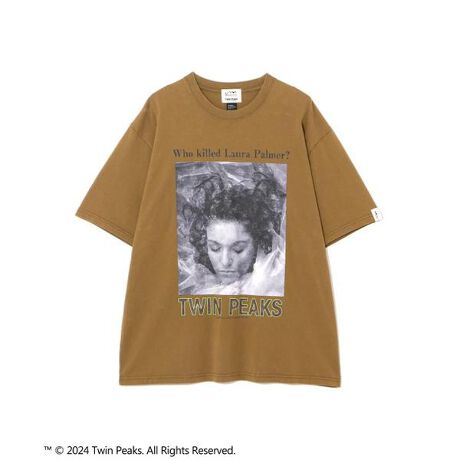 [^ԁF7924234010]MANASTASH^}iX^bV^TWIN PEAKS TEE 01^cCEs[NXTVc01TWIN PEAKS Capsule CollectionERbg1006ozVEiAVbhEHbVH{osVcEOʂɁyEňԔ́zƂꂽ[Ep[}[(VFE[)̃tHgvgEwMANASTASHSyTWIN PEAKS^cCEs[NXzwcCEs[NXxiTwin Peaksj́AfBbhE`ƃ}[NEtXg삵AJ̘Aerh}B90N㏉ɁȂS3lbg[N̈płABCfBԑg̃Lb`́uN[Ep[}[EHvB̃V[Y͐lC҂̃eB[GCW[Ŋw̏[Ep[}[̎csȎEl{FBIʑ{fCEN[p[`ĂBSĂł͂Ȃ{M̉QɊ񂾓`IȃJgV[YłBTM(C) 2024 Twin Peaks. All Rights Reserved.