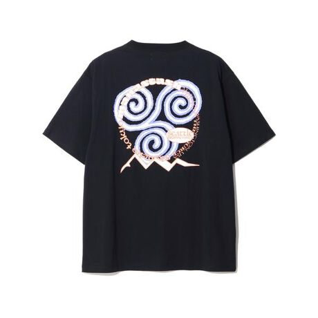 [^ԁF7925234014]MANASTASH^}iX^bV^SAYHELLO TEESAYHELLOR{[VACeEȋaюƂgŁAhCȕofށBESAYHELLOł݂̃OtBbNɁAMANASTASH̗vfI݂ɓꍞ܂AꂼꂪtgAobNɔzuꂽ؂Ȏdl̔TVcBSAYHELLO^ZCn[_ƂOtBbNfUCAp܂ŁALNGCeBuvWFNg|鑽ɂ킽fUCG[WFV[Ƃ2012Nɐݗ܂B_ȃOtBbNƋł\ŒmAŃJgIȐlC𔎂Ă܂BMANASTASH^}iX^bV1993NɕčVAgŐݗꂽMANASTASHBuh̗RƂȂkAJ嗤̐C݉kɑJXP[hR삯}iX^bVŔAXL[gbLOA}EeoCNAteBOAJbNȂǑlȃAEghAX|[cy߂邱ƂŗLłBnƎwv⃊TCNt[XȂǊɗDfނ̗pčō̃ACe邱Ƃ𗝔OɌfAǂAJ̃v_NgfUCx[XɂCtX^Cuh́At@bVƃJ`[NXI[o[VX^CĂ܂B