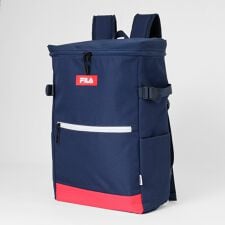 フィラ(FILA)の【スポーティなロゴワンポイント】 スクエア デイバッグ ラバーワッペン ピスネーム