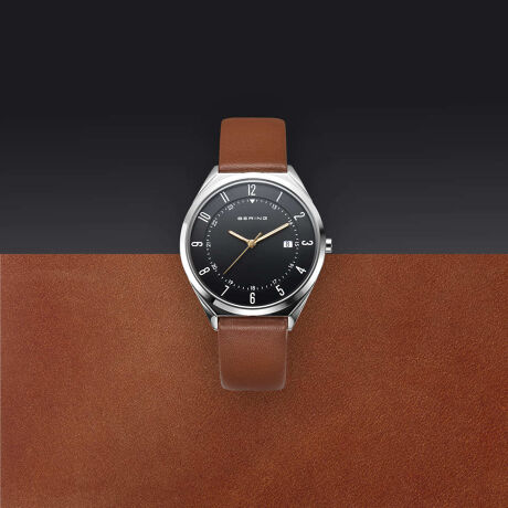 [^:18738-502]XgXt[ȒSnقǂ̔ƌýA܂Ŕ̈ꕔɂȂ̂悤ȒSnBrɏ_炩ȂރU[Xgbv́AԂ̃fXN[NłAANeBuȋxłArւ̕SS܂BfUCłȂAX̎g₷ɂOIɂAɂ̉Kǋ킸7mm̃EgXEHb`łB~j}ȃfUCƕKvŒ̋@\F߂邽߂̃~j}ȃfUĆAǂȃX^CɂRɗn݂܂BrWlXX[c̑ɂƎ܂Ax̃tȃX^CɂiȃANZg܂BĂ̎v@\́A3jɃArÃCfbNXAfCg\Ƃ~j}Ȃ̂łBuԂmFvƂ{̖Vvɔ̌sɍEȂ^CXȃv_NgłBTt@CAKX̔x_ChɎdNX^fނŁAʓIɑp~lNX^KXƓxrƁA͈̍ڗđRłBɂABWAƂĈԏdvȎv̊𒷔NgpĂԂ̂܂ܕۂ܂BSEï×pXeXX`[łX^_[hȃXeXfނɂ܂ŁAfނւ̒ǋS͋yт܂Bl̂ɑ΂ăAM[NɂÊɗpT[WJXeXX`[̗pBSAjbPANȂǂ琬A\ʂɎ_햌`ׁATrɋϕHɗDĂ܂B򂪓ŁA[bp̍]uhȂǂWG[ɂȂǒڂfނłBS̒ۏؒp悤[ugɑ΂3NԁATt@CAKX̏AZ~bN̕HϐFɑ΂5NԂ̕ۏ؂񋟂Ă܂Bۏ؏ɂĕۏ؏͂グؖƍĕۊǂĂ܂悤肢܂BC̍ۂ́Aۏ؏Ƃグؖ킹ĂoB