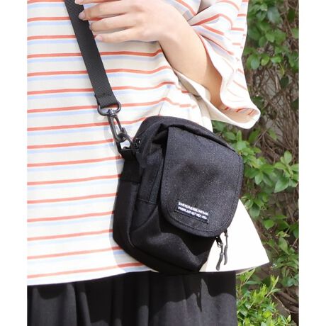 [^ԁFK437-900]  RpNgȃVGbgȂ炽Ղוtbv|PbgV_[obOB }`̂{̂ɁAɃ}`t̃|PbgĂ̂B C̃|Pbg̒ɂ̃|PbĝŁAƎdł܂B L[JritĂ̂ŁAobO̒ŌȂȂ܂B n͂͂AhH{Ă̂ŃAEghAV[łԈႢȂB ԂłoǁA|PbgႿƑȂȂƂK̃ACełI  J[ ubN/fUC1(uCg^CK[)/fUC2(nbs[t[)  ǂȓVCł̏yނƂbg[ɁA킩痣ꂽAEghAV[ŉKɁA炵߂邱Ƃڎwl̊OVтuhłB  2025N47ufUC1AfUC2v̕iԂuK437-900vɕύX܂B i^OɋiԍiK437-360AK437-523jLڂĂꍇ܂̂ŗ\߂B zi͐nْ̍fʒuɂAiEJ[łF╿̏oقȂꍇ܂Bfpʐ^͌̉ŐFꍇ܂Bwȉi摜ɋ߂FƂȂĂ܂B