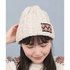 ケーブル編みニットキャップ