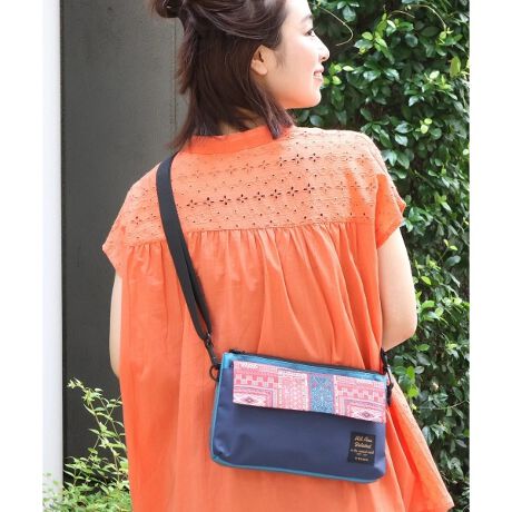 [^ԁFZOWCBA7003]ڈȏ̎[́IɂȂ}`vV_[obO  fUC Ƃ܂ł̂oÃTuobOƂĂ劈B i`ȃx[XJ[ɌIȕ肰ȂꂽfUĆÃR[fɂƂȂł܂B j킸ĂfUCȂ̂ŁAp[gi[ƑƂ낢FႢŎĝ߂ł Mtgɂ҂ȃACeł  @\ ڂ̓RpNgȂ̂ɁAg͂B }Olbg{^t̑O|PbǵAJ߂X[YŃmXgXB 3wɕĂāAprɍ킹ĂƎdł̂݌vB E1wځF傫߃|PbgtŎd₷\ E2wځFpXP[X`PbgނȂǔ̂̂ E3wځFg₷bV|PbgŐڂɕ֗ ÕbV|Pbgɂ̓X}zCzȂǁA悭gACeĂĂƂĂ֗B }`6cmAKvȂ̂͂[ł܂  J[ u[(GXjbNȐDnMIXC[W̕) ~bNX1(Ă̐Dn) ~bNX2(_R\) zi͐nْ̍fʒuɂAiEJ[łF╿̏oقȂꍇ܂Bfpʐ^͌̉ŐFꍇ܂Bwȉi摜ɋ߂FƂȂĂ܂B