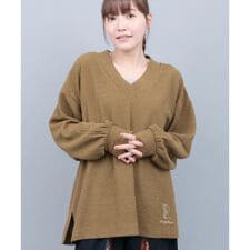 Vネックサイドスリットプルオーバー