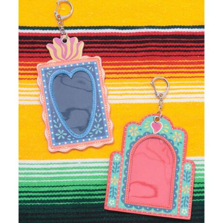 [^ԁFZOWCBD7044]FN₩ŃLVR͋̕CՂȃJ[hP[X  LVR̃uLǏ`[tɂJ[hP[XB 6.3~8.9cmx̑傫̃J[h[\B iXJtȂ̂ŁAJoɂĎ^тł܂B ʌnICJ[hĕigɂAu}ChAƑ∤̎ʐ^̂ J[̓O[AsN2F炨IтB  zi͐nْ̍fʒuɂAiEJ[łF╿̏oقȂꍇ܂Bfpʐ^͌̉ŐFꍇ܂Bwȉi摜ɋ߂FƂȂĂ܂B