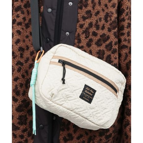 [^ԁFZOWCBD7040]lCeBu͗l̃LeBOł肰ȂGXjbNV_[obO  lCeBũLeBOA肰Ȃ|Cg̃V_[obOB gȂ邿傤ǂTCYŁAgtFX◷sAAEghAȂǃW[ɂ劈I ɂt@Xi[t̃bV|PbgÃ|PbgĂ̂ŏ̐ɍ܂ VvȃfUCɁApR[h`[ŃANZgvXĂ܂B JWAȃR[f͂Aꂢ߃R[fɂނ̂ŕLV[Ŋ􂵂܂B J[̓ubNAItzCgAVo[3F炨IтB  zi͐nْ̍fʒuɂAiEJ[łF╿̏oقȂꍇ܂Bfpʐ^͌̉ŐFꍇ܂Bwȉi摜ɋ߂FƂȂĂ܂B