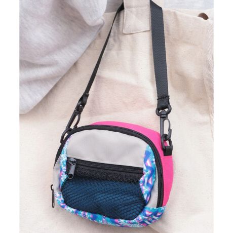 [^ԁFZOWCBD7043]``JJԃobO~j|[`ɕϐgI  ``JJԂ́uGXjbNbVV_[obOv̂܂܃~jTCYɗƂ񂾁AVѐSՂ̃~j|[`B ו܂Ń~j`AōČꂽ̃fUCŁAڂɂQ̂킢łB IȃbV̓|PbgƂĂgpiXJtŃobOɎtقAV_[R͎O\B 莝̃g[gobO̎Ɉ|A`[oŎĝ߂łB ʂ݂ɎĂR[fyނȂǁAVѕLACełB J[̓ubNAlCr[2F炨IтB  zi͐nْ̍fʒuɂAiEJ[łF╿̏oقȂꍇ܂Bfpʐ^͌̉ŐFꍇ܂Bwȉi摜ɋ߂FƂȂĂ܂B