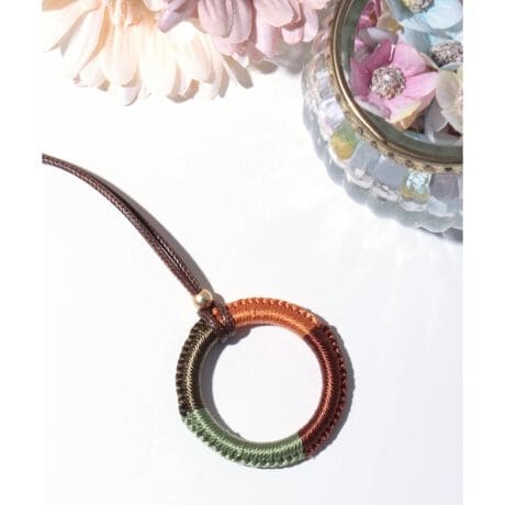 [^ԁFZOWJBD8607]OXz_[ƂĂgI}`J[lbNX  T[Ñp[cɎtÂ݂fUCB VvȂ4F؂ւ̔zFقǂ悢݊܂B KlTOXĎgpIȃfUC|CgB R͒߂\ŁAX^Cɍ킹ăoX悭pł܂B J[̓u[AO[Abh3F炨IтB zi͐nْ̍fʒuɂAiEJ[łF╿̏oقȂꍇ܂Bfpʐ^͌̉ŐFꍇ܂Bwȉi摜ɋ߂FƂȂĂ܂B