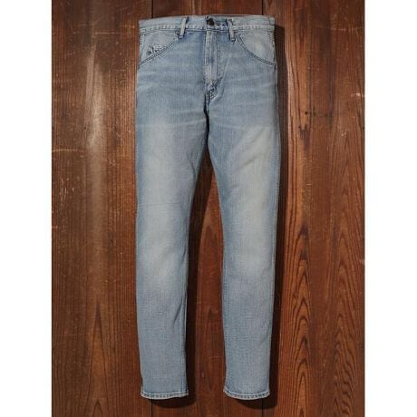 [^ԁF360600005]Levi's&reg; Vintage Clothing 2022NtăRNV́A60N㖖AJ̎҂̊ԂɍL܂A1970NɎj㏉́uA[XfCvւƌCXs[VƂĂ܂B1965NLevi's&reg; Super Slim JeanśA݂悭mĂ606 Jeans̐삯ƂȂ郂fłBjIȃW[Ŷvf𒉎ɍČ̃f́AŜ[ҏłȂɌčׂȂe[p[hVGbgłBA[LGbgXeb`AU[pb`Ȃ̃~j}ȃfUCŃVvɗȂƂło܂BTXeiuȃI[KjbNRbg̃fjgpĂ܂Bmodel:177cm B91 W71 H91 pTCYF32inch