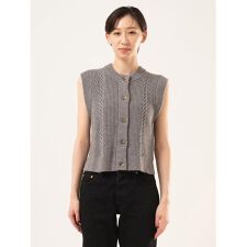 ケーブルニット ベスト
