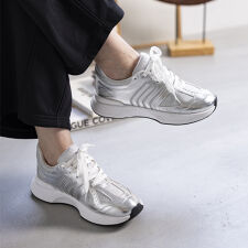 【26春夏新作】【Higirl】軽量グリッターレースアップスニーカー