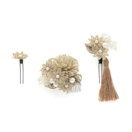 [^:sbn01-kaz0051]Uюpɂ߂Ȕ3_ZbgãwAX^CʂAԂ̔3_ZbgłBs|}tFCNp[ẑԂ₩ݑAFɌ郊[tgRYꂽRT[Wɂ͖[肪؂₩ȕ͋CłBl⌋Ȃǂ̐UAƎ̌юpȂǂɂ悭łBytzR[i^jAUs