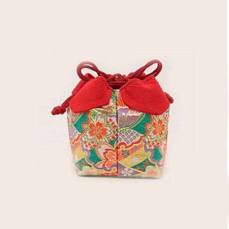 [^:sbn01-kin0018]̓ʂqpВobOFAFgꂽѐnŎdĂВ^̃obOłBJ͏kɑfނ̉Ԃт͂ŁAfւɍAeȂǂ̉ԁX؂₩ȃfUCłB܎O̒̂قAĂ̗߂ɂ킹Ă܂BJ͂قǂɂRłƕ邱Ƃł܂BВobO̒ʂ͂ƂȂ̂ŁAĂ^ꂹɎ܂B炵fUC̋ВobOŁAy̓}B