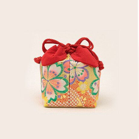 [^:sbn01-kin0018]̓ʂqpВobOFAFgꂽѐnŎdĂВ^̃obOłBJ͏kɑfނ̉Ԃт͂ŁAfւɍAeȂǂ̉ԁX؂₩ȃfUCłB܎O̒̂قAĂ̗߂ɂ킹Ă܂BJ͂قǂɂRłƕ邱Ƃł܂BВobO̒ʂ͂ƂȂ̂ŁAĂ^ꂹɎ܂B炵fUC̋ВobOŁAy̓}B