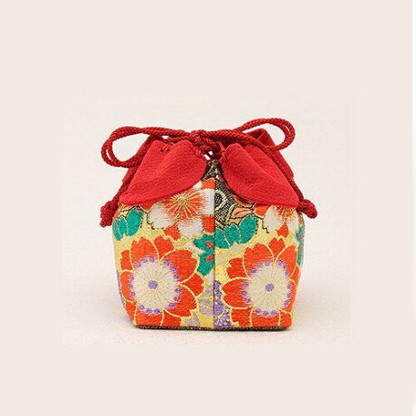 [^:sbn01-kin0018]̓ʂqpВobOFAFgꂽѐnŎdĂВ^̃obOłBJ͏kɑfނ̉Ԃт͂ŁAfւɍAeȂǂ̉ԁX؂₩ȃfUCłB܎O̒̂قAĂ̗߂ɂ킹Ă܂BJ͂قǂɂRłƕ邱Ƃł܂BВobO̒ʂ͂ƂȂ̂ŁAĂ^ꂹɎ܂B炵fUC̋ВobOŁAy̓}B