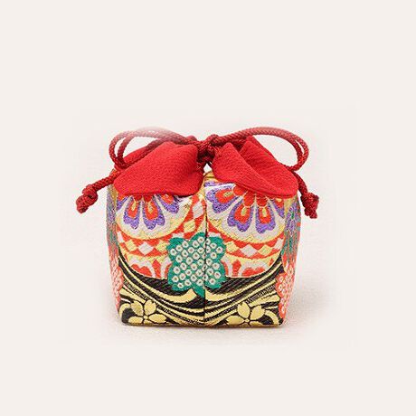 [^:sbn01-kin0018]̓ʂqpВobOFAFgꂽѐnŎdĂВ^̃obOłBJ͏kɑfނ̉Ԃт͂ŁAfւɍAeȂǂ̉ԁX؂₩ȃfUCłB܎O̒̂قAĂ̗߂ɂ킹Ă܂BJ͂قǂɂRłƕ邱Ƃł܂BВobO̒ʂ͂ƂȂ̂ŁAĂ^ꂹɎ܂B炵fUC̋ВobOŁAy̓}B