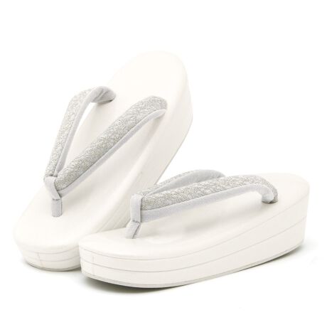 [^:sbn01-zgl0070]Ǝ␬lɂ߂ȍiȔYAp̍ꑐłB@ɂ́A؂₩ȃ[X̐nY킹܂BV̓߂₩ȃGiH_ŏiȕ͋CłB́A߂̓񖇐cłBl̐U⑲Ǝ̌тɂ悭łBop̉؂₩ȒA_ȕ̒ɍ킹ĂfGłB̑́AɌĊɂ₩ɒグĂApۂȂ瑫ւ̕S܂B͍gpĂ܂̂ŁAȒPłBɂ́A~߂̃S䂪tĂ܂Bq[قǍȂ̂ŕ₷AoXǂĂ܂BfUC̗ǂ΂łȂA₷A₷ɂHvÂ炵łBڂ̉炵łȂA₷ɂiłB؂₩ō闚́AƎ⌋Ȃǐ̓ɂg܂B̎dグƂȂiȑŁAN̔py݂B܂TCYA܂͗oTCY߂łBá̗AƂoŊiDǂƂĂ܂B