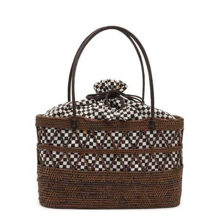 [^:sbn01-kin0024]߂Ă̒ɂ߂ȃA^JSВobOɕ҂܂ꂽVRA^fނ̂obOłBFN₩ȐFʂĂɁAVvȎsiq̋В킢В̂obOłB߂͂AP߂̐Fn⏬AۂȂǉẴJWAɂ悭łB܂AłȂAĩt@bVɂ₷ӂfUCłBChlVÃV_Ȃ̃A^Ǎs􂢂Ď҂݂ōグAp[V̓Iȍ`H|iłBVAƖhJrƑϋv߂邽߂ɃA^obORRibc̊kĂ܂BVRfނɂi`ȕ͋CAiŗȒpĂ܂BВ̌́AѕRłƕ܂܂̂ŁAlW܂鍬GꏊłSĂ܂B500ml̃ybg{gAz|[`Ɠ傫łBt̋В܂͒Eł܂B̂obOŁAgG߂̒X^Cy݂Bfނ̓AC␅GɂFꍇ܂BJSiɂ܂ẮAVRfނgpĂ܂̂ŁAꕔɐ܂B@߂ѓȂ悤AA䓙ɂ͏\ӉB