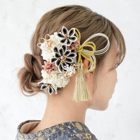 [^:sbn01-kaz0073]Uюpɂ߂ȔR_ZbgãwAX^CʂAԂ̔R_ZbgłB₩Ȑn̂܂ݍ׍HAs|}̉ԁX̃RT[WɁAFɋPgR␅؂₩ȕ͋CłBl⌋Ȃǂ̐UAƎ̌юpȂǂɂ悭łBԂẗ̍̓C[ɂȂĂ܂̂ŁA wAX^Cɍ킹Ċpx𒲐鎖\łB傫Ȕ̗ߋ̓R[ijAȔUsł̂ŁAɍ킹Rȑgݍ킹łgp܂BwAX^CɂĂgo܂̂ŁAւd󂷂ACełB肰ȂwAAWÃIVɍ܂B͊Ɉԋ߂̑iȂ̂ŁAƂĂdvȃANZT[łBɂȂ钅̕⏬͋̕Cɂ킹ĂIтƒȂ܂Ƃ܂܂B̔Aʂȓ̒pɂЂ𗧂ĂB