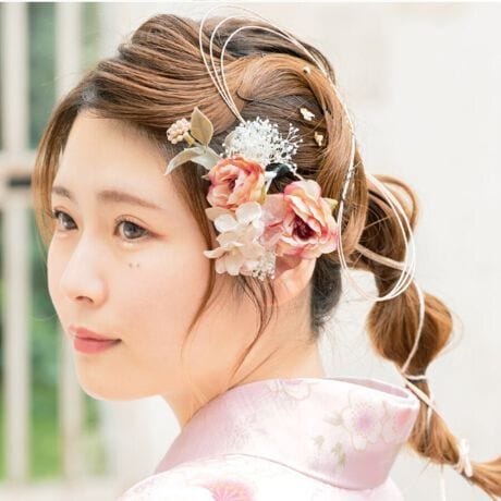 [^:sbn01-kaz0097]Uюpɂ߂Ȕ2_ZbgãwAX^CʂAԂ̔2_ZbgłB݃J[̎킵AɁAݑYꂽԁX̃RT[W̓hCt[̂悤ȎŁAg[R[fɂ҂ȗ͋CłBl⌋Ȃǂ̐UAƎ̌юpȂǂɂ悭łBԂẗ̍̓C[ɂȂĂ܂̂ŁA wAX^Cɍ킹Ċpx𒲐鎖\łBUsł̂ŁAɍ킹Rȑgݍ킹łgp܂BwAX^CɂĂgo܂̂ŁAւd󂷂ACełB肰ȂwAAWÃIVɍ܂B͊Ɉԋ߂̑iȂ̂ŁAƂĂdvȃANZT[łBɂȂ钅̕⏬͋̕Cɂ킹ĂIтƒȂ܂Ƃ܂܂B̔Aʂȓ̒pɂЂ𗧂ĂBf̃wAAWɎgpĂ鐅Ȃǂ́AZbgeɊ܂܂܂B\߂B