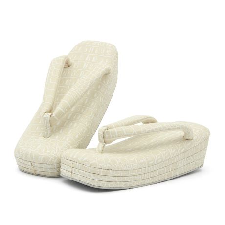 [^:sbn01-zgl0076]wѐDxސ̐Uюpɂ߂ȑUюpɂ߂ȁuѐDv̌IȍłBNR_CpC\̑ɁAfނ̕@}Ă܂BfރNR_CpC\͂^͍镗łB́A悢ŃNbVɂx񂾎OcłBVѐŜIȑ́Al̐U⑲Ǝ̌тJWẢ؂₩ȒɂłBɂ́A~߂̃S䂪tĂ܂B@ɂ́ANёfނ{Ă܂B̏oꂪ₷ACCh~܂B́u8mmEVAvfނgpō̗SnǋuHi-NbVvłB\tgȑGŁAs̏ՌAIɋz܂BԗĂ̔yʂ҂ł܂B⍘ւ̕Sy邽߁AoŒԕꍇɍœKłBڂ̉炵łȂA₷ɂiłBʓIȑ̂fUCAIŒꂵۂo܂B؂ȋLOʂȓ̑ƂāAFBƂ͂ЂƖR[fBl[gɂpByӎz͑PiɂȂ܂B≺ʂȂǂ̗́A܂ƕ@̌`󂪕ω邽߁Âԕi͏Ă܂BӂB