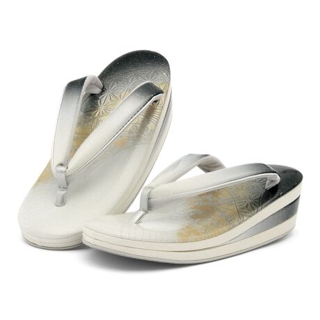 [^:sbn01-zgl0078]Ǝ␬lA瑕ɂ߂ȍiȔYAp̍łBV͌^Ŗ̗tɗ𕂂オ点iȃfUCŁAtH[}ȏɂӂ킵Y킹܂B́A悢̎OcłBl̐U⑲Ǝ̌т͂A̗K⒅ɍ킹ĂfGłB́AnEl̎dɂdグꂽAM̍{łBɂ́A~߂̃S䂪tĂ܂B̑ɂ͓KxȃNbVAsɂ鑫ւ̕Sy܂B@ɂ̓\tgȑfނ́uDԏvgpĂ܂B̏oꂪ₷A@h~Nёfނ{Ă܂B𑫉Ă邾łȂAKȒpT|[g܂Bڂ̉炵łȂA₷ɂiłB؂₩ō闚́AƎ⌋Ȃǐ̓ɂg܂B̎dグƂȂiȑŁAN̔py݂Byӎz≺ʂȂǂ̗́A܂ƕ@̌`󂪕ω邽߁Âԕi͏Ă܂BӂB