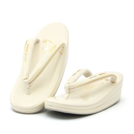 [^:sbn01-zgl0084]Ǝ␬lA瑕ɂ߂ȍiȔYAp̍łBVƕ@A͉₩ȃGiHŁAĽ`ɗ{VѐŜfUCłB́A悢̎OcłBl̐U⑲Ǝ̌т͂A̗K⒅ɍ킹ĂfGłB́AnEl̎dɂdグꂽAM̍{łBɂ́A~߂̃S䂪tĂ܂B̑ɂ͓KxȃNbVAsɂ鑫ւ̕Sy܂B@ɂ̓\tgȑfނ́uDԏvgpĂ܂B̏oꂪ₷A@h~Nёfނ{Ă܂B𑫉Ă邾łȂAKȒpT|[g܂Bڂ̉炵łȂA₷ɂiłB؂₩ō闚́AƎ⌋Ȃǐ̓ɂg܂B̎dグƂȂiȑŁAN̔py݂ByTCYڈz܂TCYA܂͗oTCY߂łBá̗AƂoŊiDǂƂĂ܂Byӎz≺ʂȂǂ̗́A܂ƕ@̌`󂪕ω邽߁Âԕi͏Ă܂BӂB