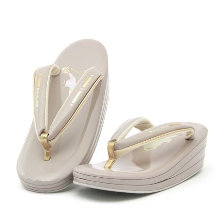 [^:sbn01-zgl0084]Ǝ␬lA瑕ɂ߂ȍiȔYAp̍łBVƕ@A͉₩ȃGiHŁAĽ`ɗ{VѐŜfUCłB́A悢̎OcłBl̐U⑲Ǝ̌т͂A̗K⒅ɍ킹ĂfGłB́AnEl̎dɂdグꂽAM̍{łBɂ́A~߂̃S䂪tĂ܂B̑ɂ͓KxȃNbVAsɂ鑫ւ̕Sy܂B@ɂ̓\tgȑfނ́uDԏvgpĂ܂B̏oꂪ₷A@h~Nёfނ{Ă܂B𑫉Ă邾łȂAKȒpT|[g܂Bڂ̉炵łȂA₷ɂiłB؂₩ō闚́AƎ⌋Ȃǐ̓ɂg܂B̎dグƂȂiȑŁAN̔py݂ByTCYڈz܂TCYA܂͗oTCY߂łBá̗AƂoŊiDǂƂĂ܂Byӎz≺ʂȂǂ̗́A܂ƕ@̌`󂪕ω邽߁Âԕi͏Ă܂BӂB