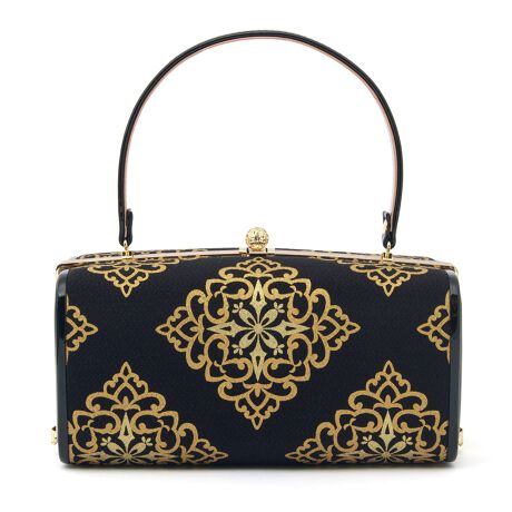 [^:sbn01-bag0039]l⑲Ǝɂ߂ȓ{̃nhobOiȔYA{̘aobOłBkɁi߂jnɋؖ䂪{ꂽ؂₩ȃfUCłBnElJɎdグ{łBl⑲Ǝ̐UюpȂǁA؂₩ȃtH[}ȑɂłBobO̊J́A{F̃t[łB傫J܂̂ŁAgڂŕȀoɂ֗łBp`Ƃ܂A^т̏łS܂Bz₨σ|[`AgѓdbȂǂ[łpIȑ傫łBɂ͖hTCỸRpNgȃ|PbgĂ܂BUȂǂ̂jK⒅Ƃ̓̒ɂ悭܂BA̓񎟉p[eB[ł̃hXpɂłBl⑲ƎAł̂ƂT̕ɃIXXłByӎz̓obOPiłB̍ēח\͂܂B\߂B͑傫ȐngpčĂ܂̂ŁAF╿̏o摜ƈقȂꍇ܂B