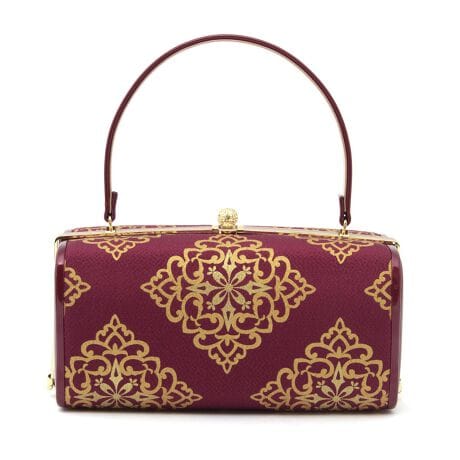 [^:sbn01-bag0039]l⑲Ǝɂ߂ȓ{̃nhobOiȔYA{̘aobOłBkɁi߂jnɋؖ䂪{ꂽ؂₩ȃfUCłBnElJɎdグ{łBl⑲Ǝ̐UюpȂǁA؂₩ȃtH[}ȑɂłBobO̊J́A{F̃t[łB傫J܂̂ŁAgڂŕȀoɂ֗łBp`Ƃ܂A^т̏łS܂Bz₨σ|[`AgѓdbȂǂ[łpIȑ傫łBɂ͖hTCỸRpNgȃ|PbgĂ܂BUȂǂ̂jK⒅Ƃ̓̒ɂ悭܂BA̓񎟉p[eB[ł̃hXpɂłBl⑲ƎAł̂ƂT̕ɃIXXłByӎz̓obOPiłB̍ēח\͂܂B\߂B͑傫ȐngpčĂ܂̂ŁAF╿̏o摜ƈقȂꍇ܂B