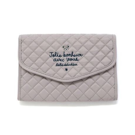 [^ԁF1754-79687]-25AW-yďvȃiCLgfނgpAiȃ}`P[XBfUCq蒠J[hȂǂ[ł}`P[XłB܂P[Xɂ̓_NeBĨ`[t̂܂̃E̎hイƋɁAtXŁujolie bonheur (fGȍK) avec vous(ȂƋ)vƂhイĂ܂BpCsOɂ́A{̂Ƃ͈قȂF̃iCfނgpAfUC̃ANZgɁBF́ADۂ̃x[WAO[2FWJBOiCfނŉɂA̓t@Xi[̂|Pbg₽̃J[h邱ƂłAq蒠͂߁Af@Eی؁E蒠Ȃǂꏏɂ܂Ƃ߂Ăƕ֗łBxr[pȊOɂʒJ[hP[XƂĒpĒ܂Bf/@\gnɃiCLggpĂyʂŏvAĂӂƂłBnB2025NH~RNVe[}ypays des feesz@yCB f tF@- Ƃ̍ -2025fAW̓uWECEGKXENVbÑL[[hڂ鍡V[Y_NeBIł́wƂ̍xe[}ɕ\Ă܂BTue[}Ɂuchateau EubellevEuconte de feesvƂb3̃e[}iŖ̂fUCɗƂł܂Byfillot de bebe reduction (tBEfExxE_NeBI)z[bp̃xr[ӎAiŐꂽVv؂ɐVƂĂ̋@\AgĥꂽX^CĂ܂BuNVbNv=ՓIȈSumX^WbNv=CXs[gʂ2̃eCXgAԂ̓IȃpX^C\uhłB