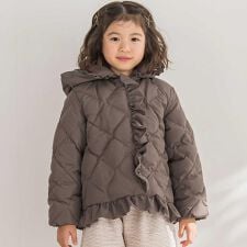 ベベ プチ ポワ ヴェール(BeBe Petits Pois Vert)の【店舗限定】タフタフリルキルトダウンジャケット(95~160cm)