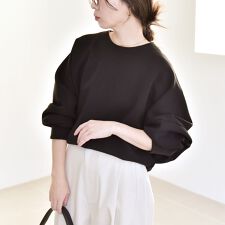 quaranciel:〈洗濯機可能〉ポンチ バックジップ ドルマン プルオーバー