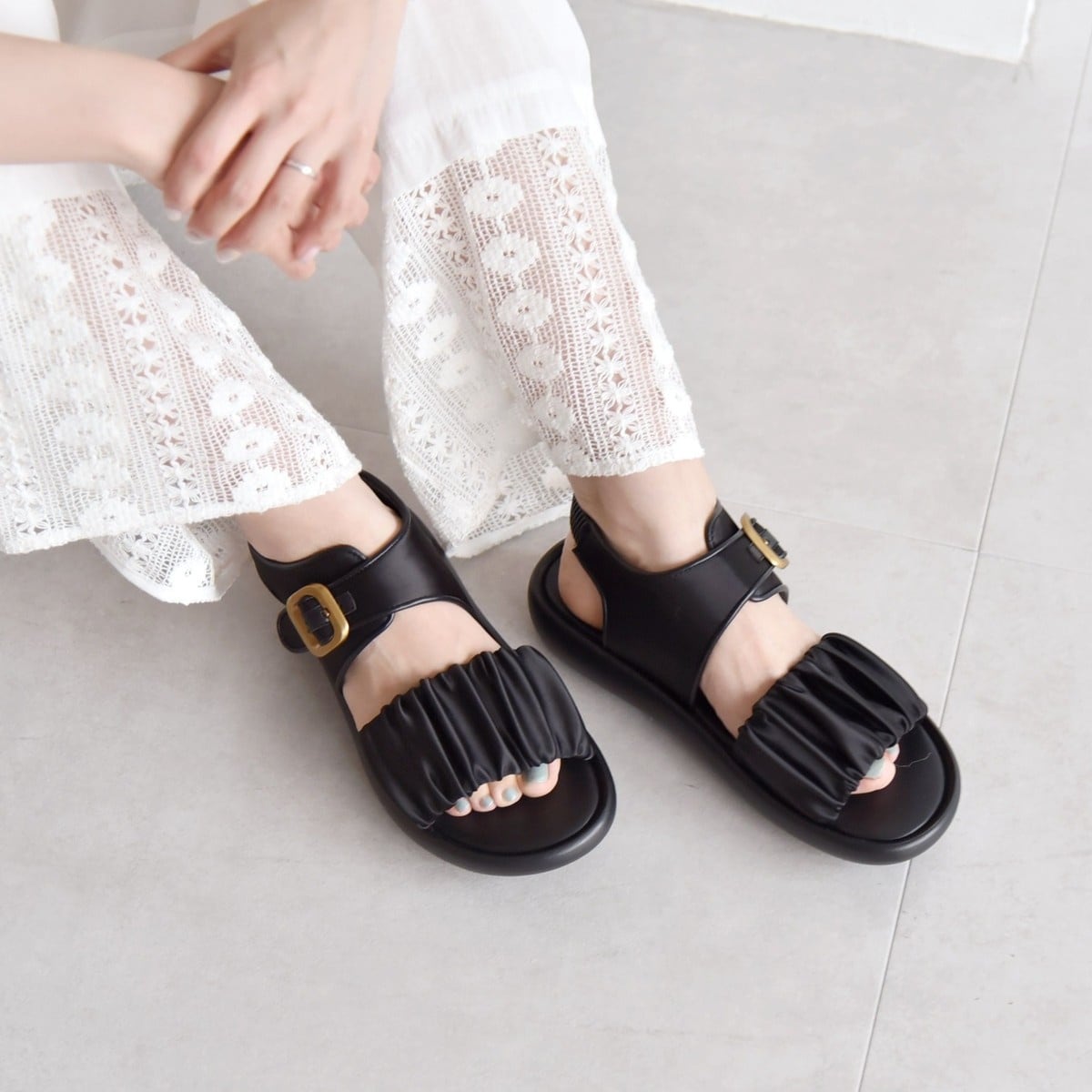 【TOCCA】NUANCE RIBBON SANDALS NUANCE RIBBON SANDALS サンダル / TOCCA | ファッション通販