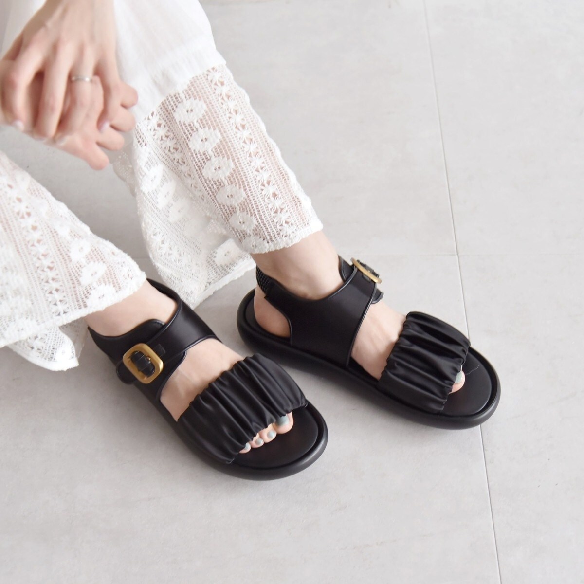 【ベルトが特徴的♡】CHANEL フットベルトサンダル quaranciel: ギャザー デザイン ベルト サンダル | カランシエル