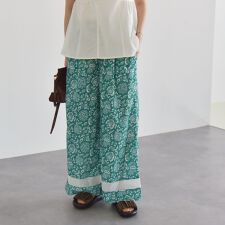 カランシエル(quaranciel)のquaranciel:〈洗濯機可能〉フラワー プリント セミフレア パンツ