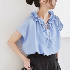 quaranciel:〈洗濯機可能〉フリルカラー リボン フレンチスリーブ ブラウス