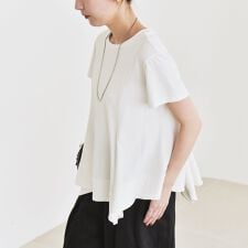 カランシエル(quaranciel)のquaranciel:〈手洗い可能〉ハンカチーフヘム フレア クルーネック TEE