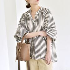 カランシエル(quaranciel)のquaranciel:〈洗濯機可能〉REPREVE ギャザー パフスリーブ バンドカラー ブラウスシ