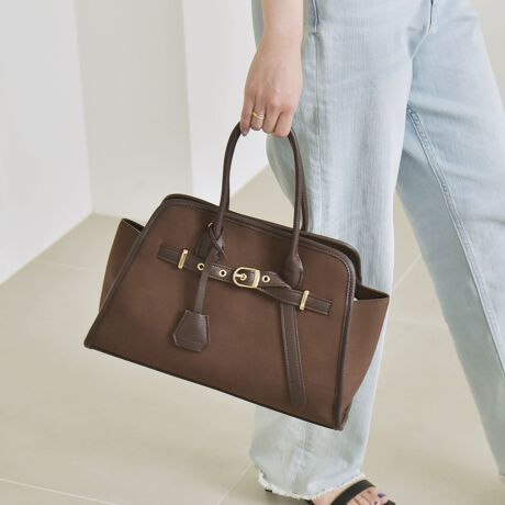 [^ԁF610060003]2025AWquaranciellC̃g[gobOɐVFu`R[O[voIfUCtg̋t̃xgfUC|Cg̃g[gobOoBɊ|钷̃nhƁAA4TCY[\ȃTCYŁAiʋ΂܂ŕLV[Ŋ􂵂܂BO\ȃV_[xgt2waydlȂ̂ŁAוS}`ƂA΂Ƒ傫ĴŁA[́Eו̎o₷˔Ă܂BɕtNVFbgɂ́Aquaranciel̃Sł肰ȂANZgɁBdl|PbgF2Fd؂薳Aߋ̓}Olbg{^EC背[x̂߁AX܂ł̓WJ͂܂Bߓxȗ͂▀CƁADڂ̊EAn̎C؂jAn̕ω܂̂ŁA\ɂӂBed̂sȂ̂ꂽꍇA^j鋰ꂪ܂B̐i͖CiɔGꂽAԁjɂ葼̈ߗobOȂǂɐFڂ肷ꍇ܂̂ŁAWFƂ̐F킹ɂ͏\ӂBƖ̊֌Wp\REX}[gtHȂǂ̊ɂAFقȂČꍇ܂Bi̐F́Aڍׂ̐nAbv摜QƂBipׂɁAAeV^OEl[KmF̏Ap͂舵B摜̏i̓TvłBۂ̏iƎdlAHATCY኱قȂꍇ܂B